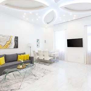 https://luxurious-central-apartment-next-to-the-danube-river.inbudapesthotels.com