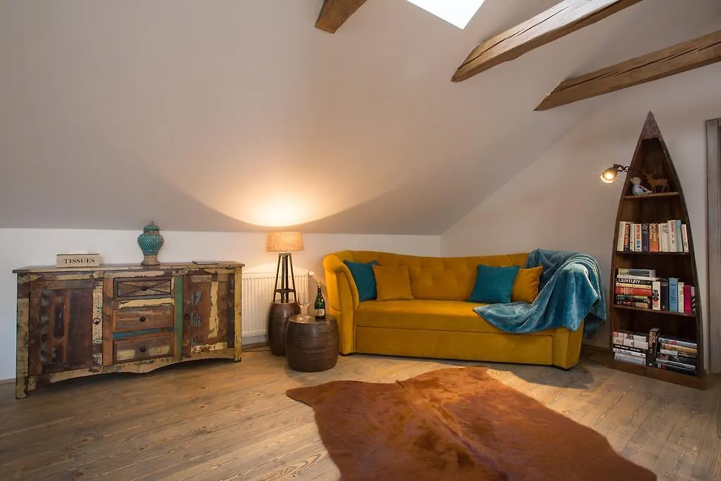 Bohemian Chic 2 Bedroom 2 Bathroom Loft With Hanging Chair Prague 0*,